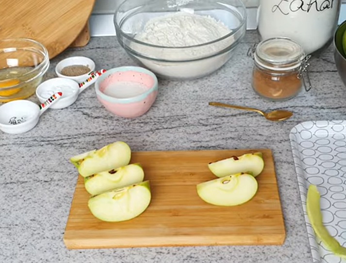 нарязани ябълки