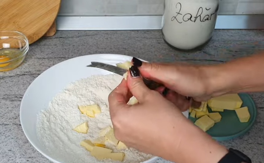 студено масло в брашното