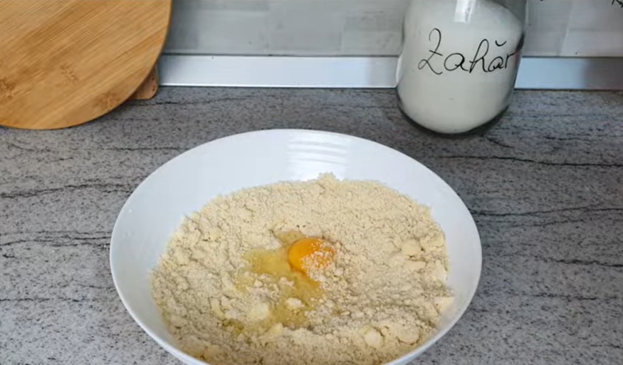 маслени трохи с яйце