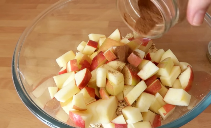 ябълки и овесени ядки