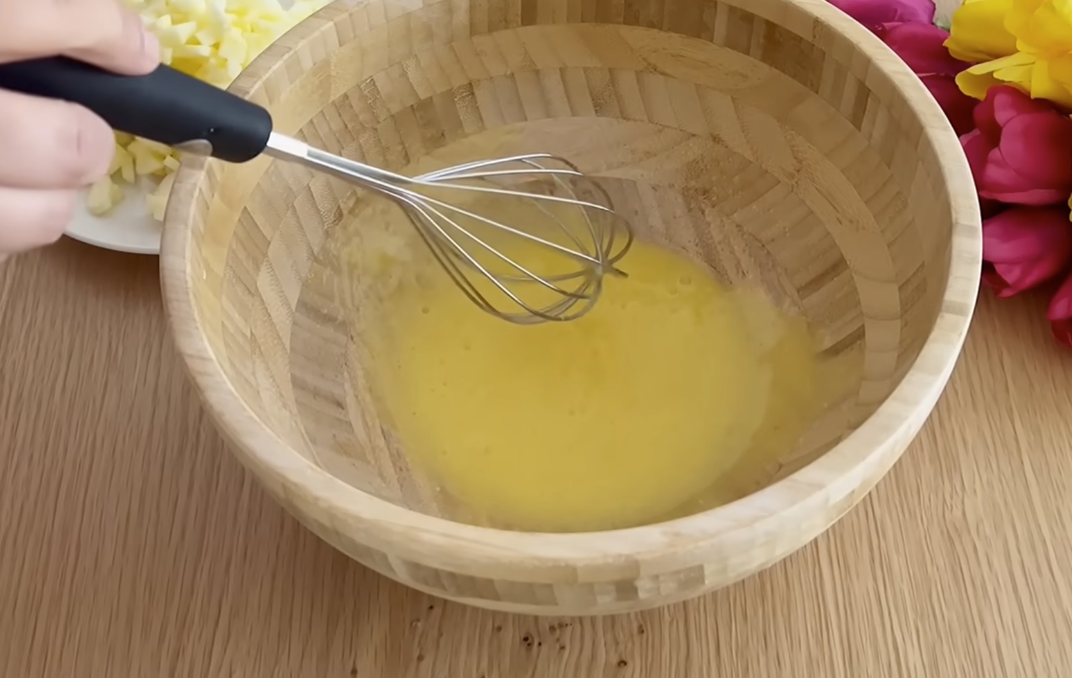 разбиване на яйце