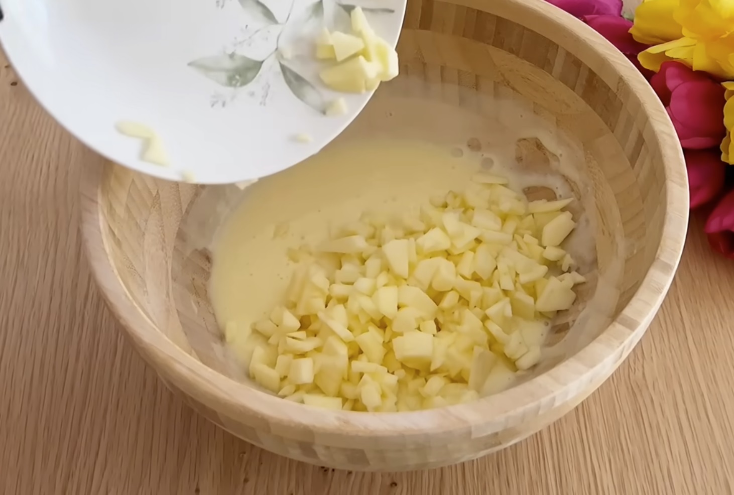 ябълка в тестото