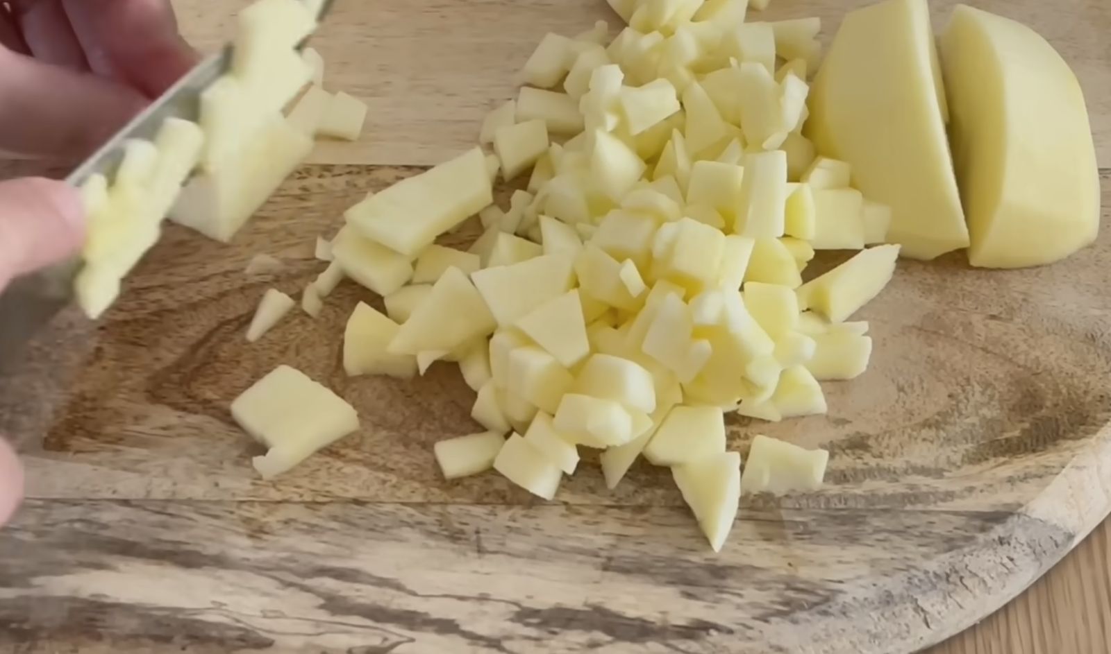 нарязана ябълка