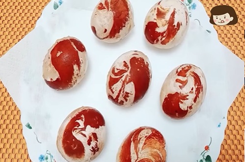 яйца боядисани в парафин