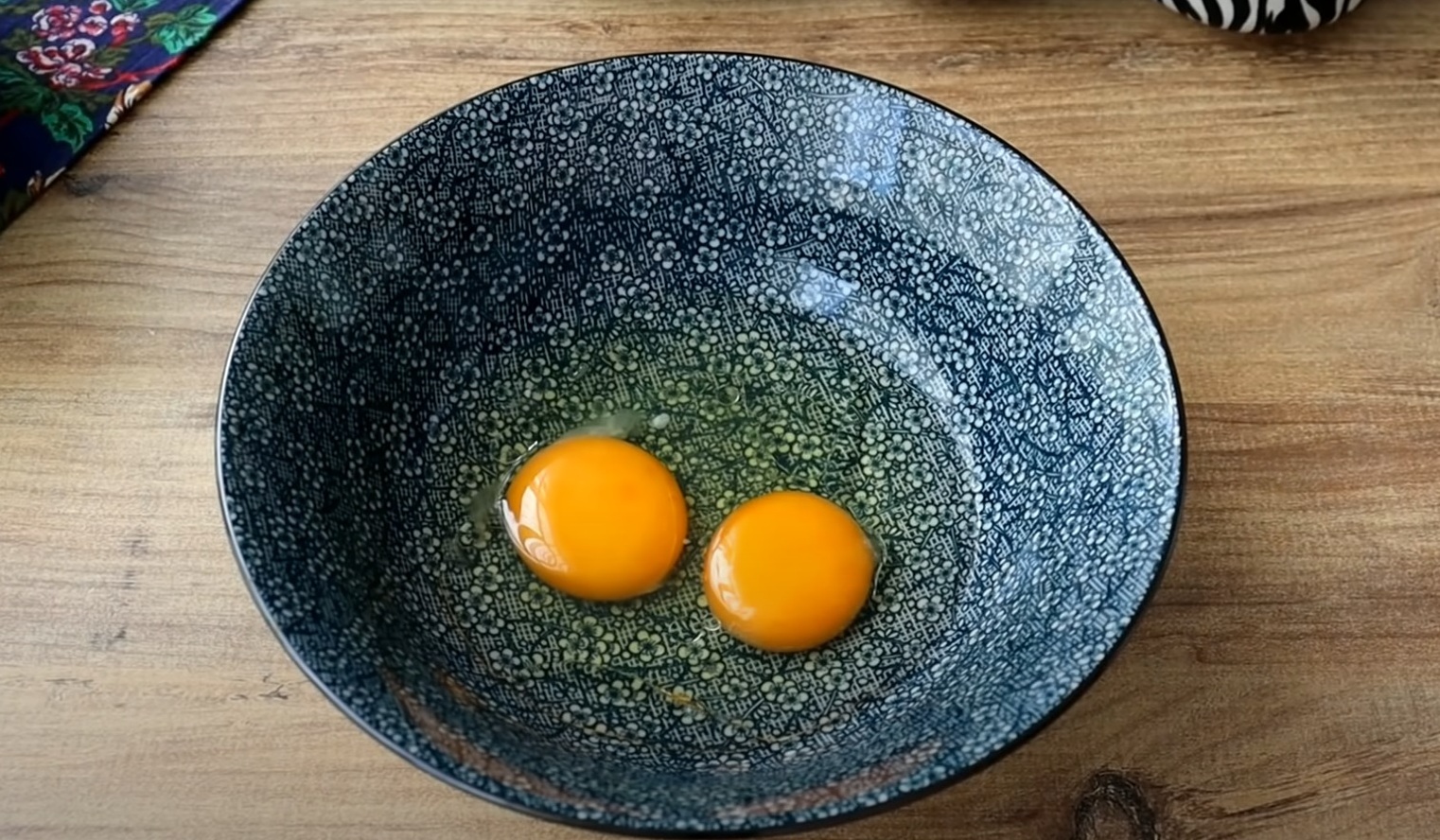 две яйца