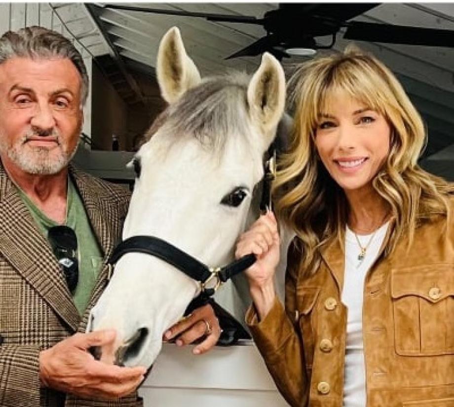  Сталоун и Дженифър Флавин 