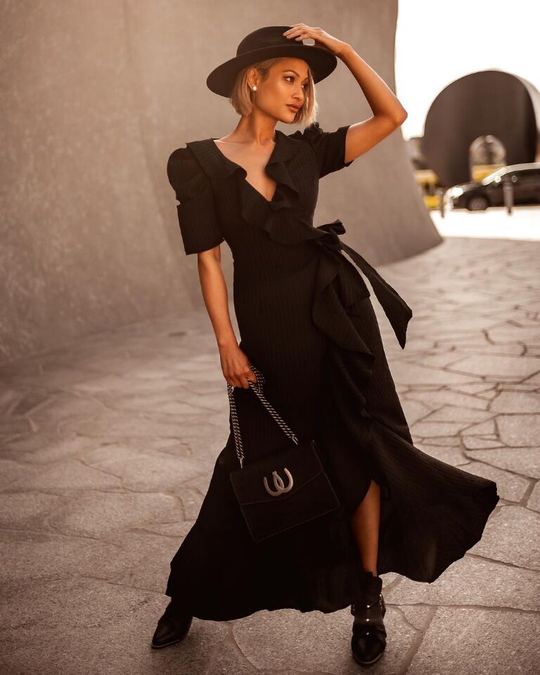 стилна черна рокля