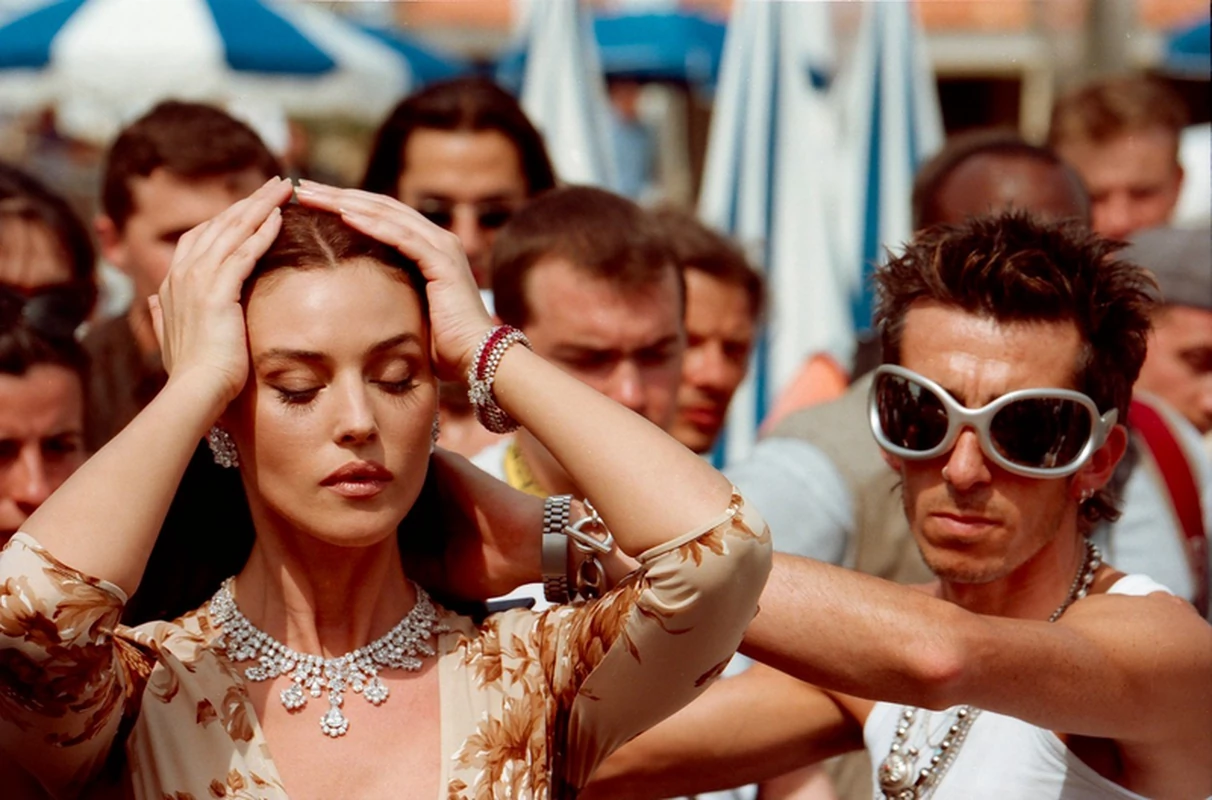  Моника Белучи хубост 