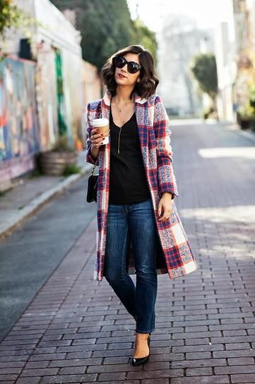 Fall outfit: Chic plaid coat, skinny jeans and flats: 