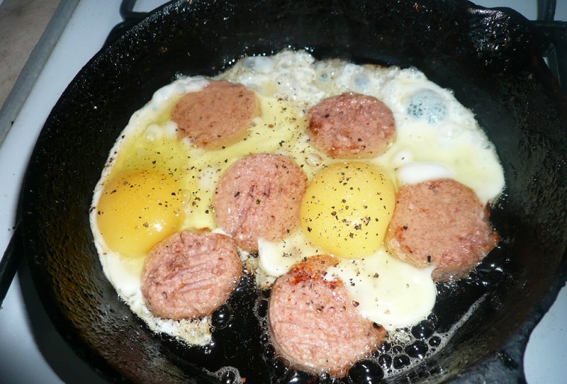 Пържени яйца за закуска