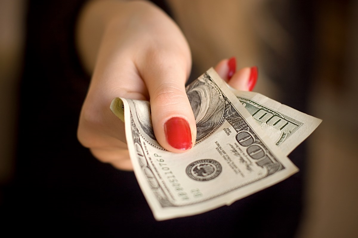  предоставяне на пари 