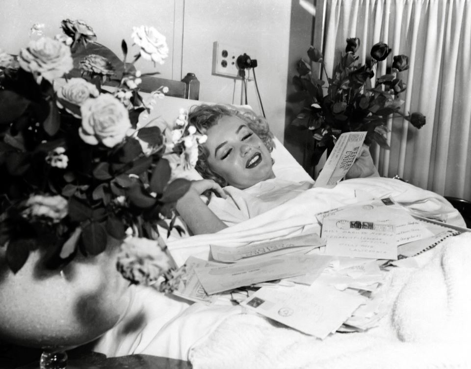 Мерилин Монро самоубийство