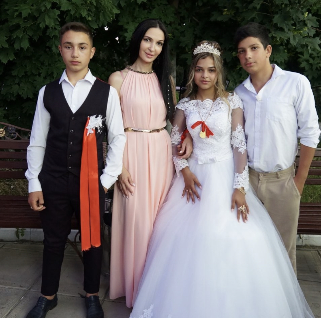 малолетна младоженка циганка 