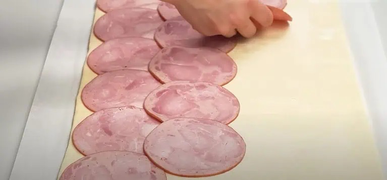 шунка върху тестото