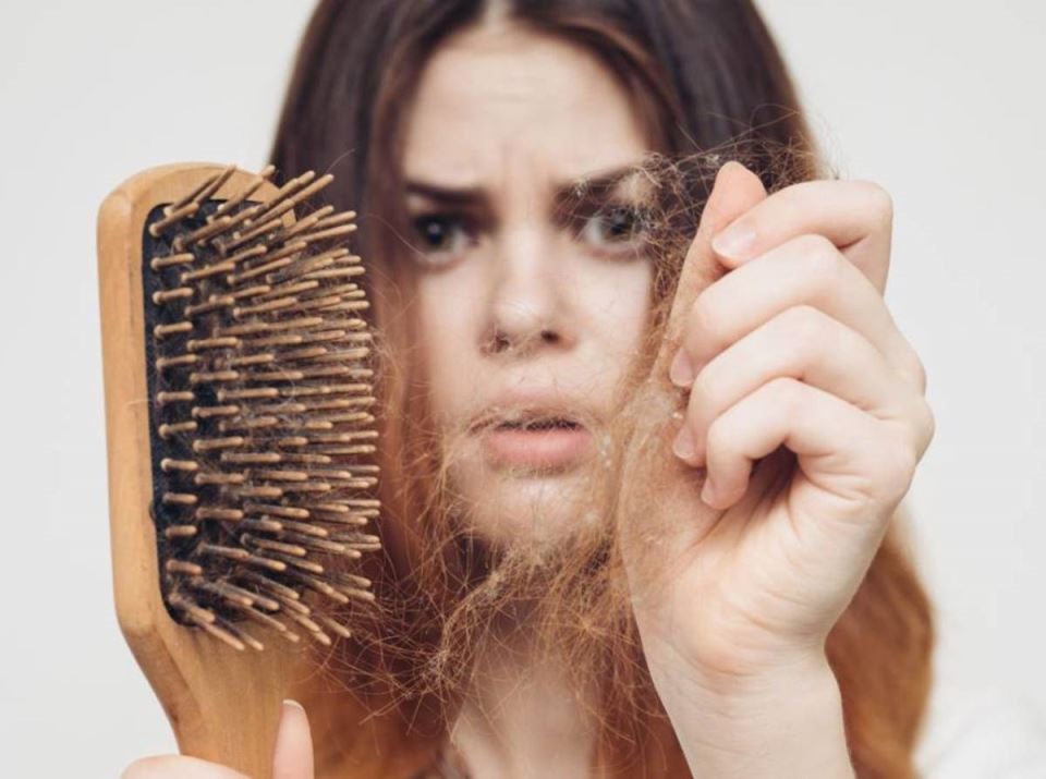 почистване четка коса