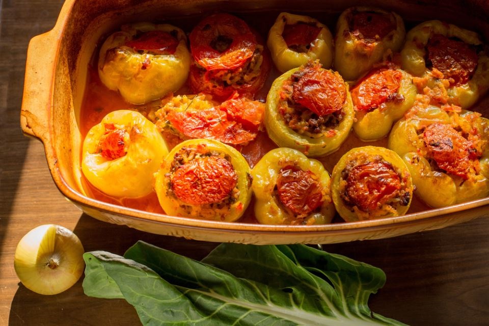 пълнени чушки в сос