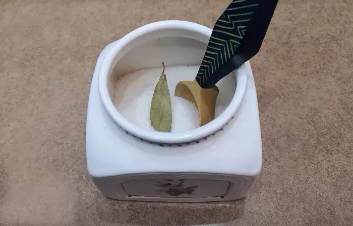 дафинов лист в захарта