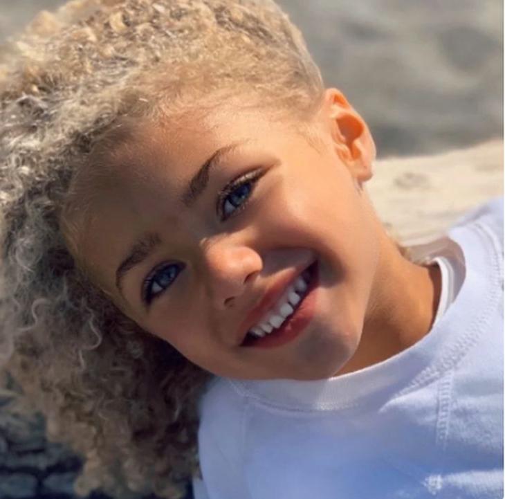  необикновено красиво момиченце 