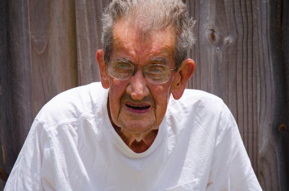 възрастен мъж миризма