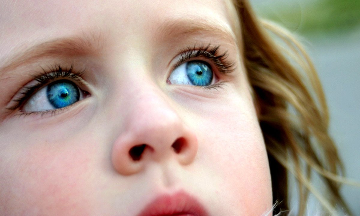 сини детски очи