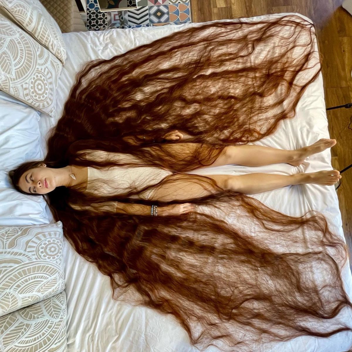 жена най-дългата коса