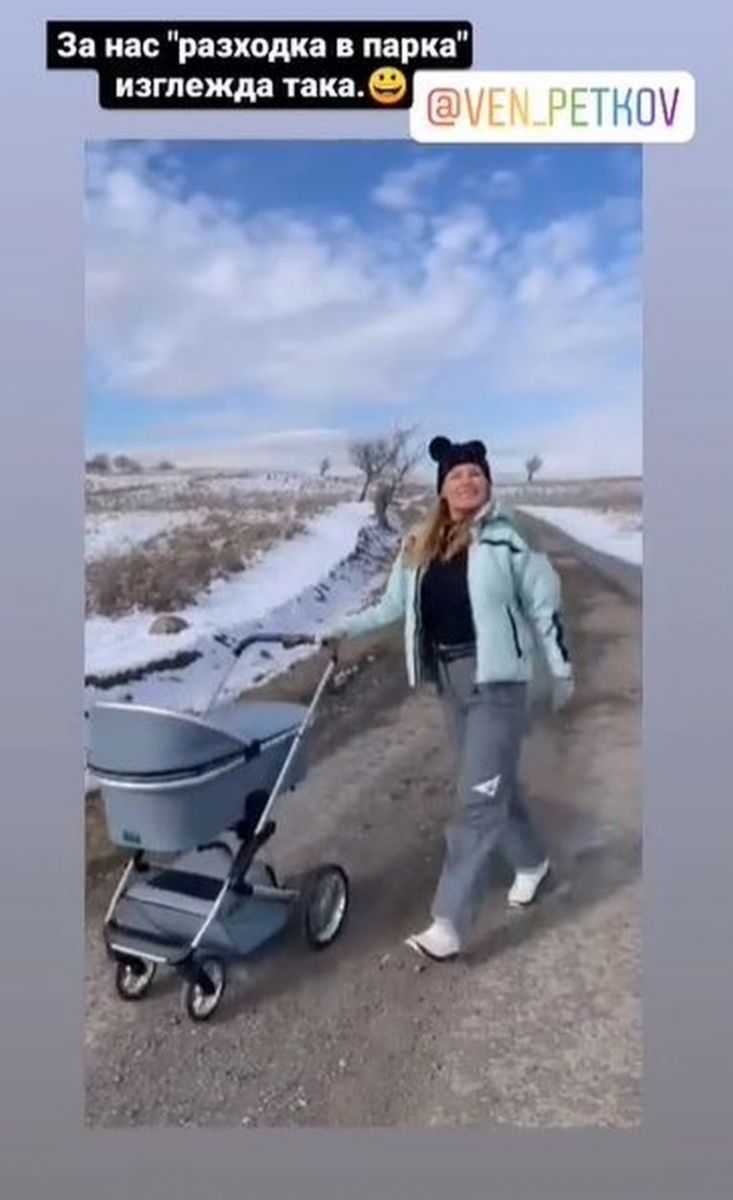 Николета Маданска с количка