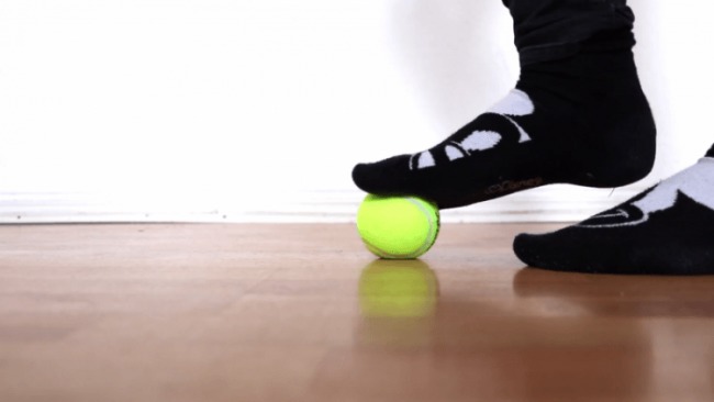 Упражнения с топка за краката