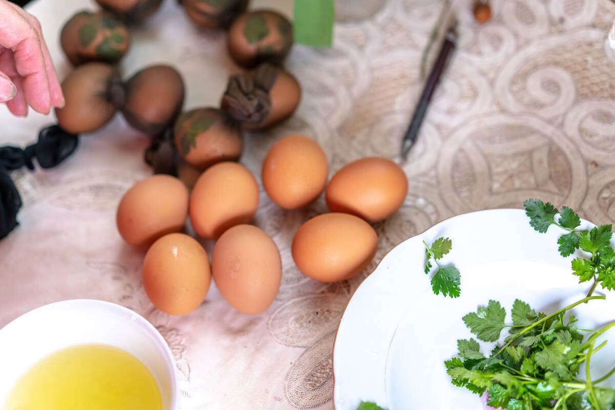 яйца и подправки