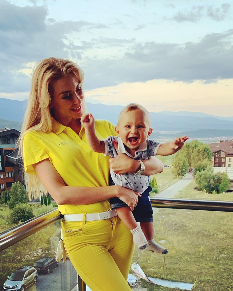Антония Петрова с бебето