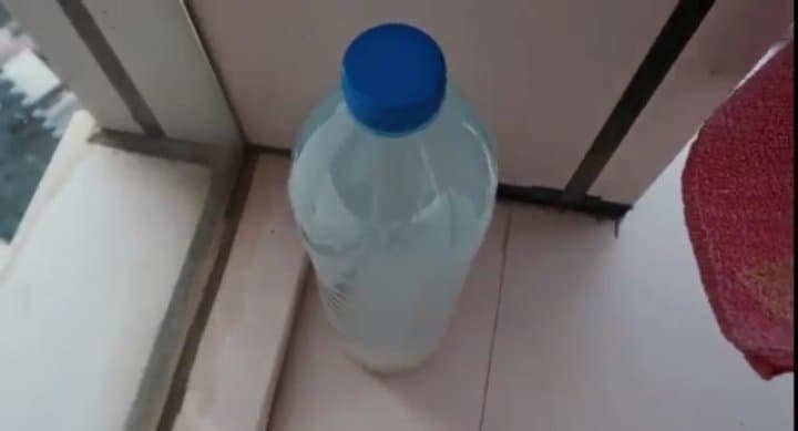 бутилка оризова вода