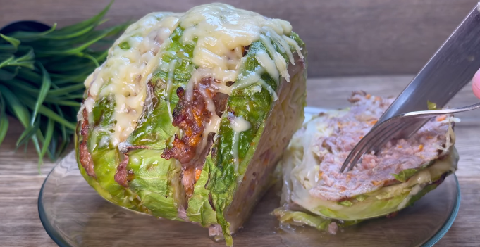  пълнена зелка с кайма и кашкавал 