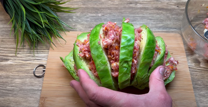  пълнена зелка с кайма 