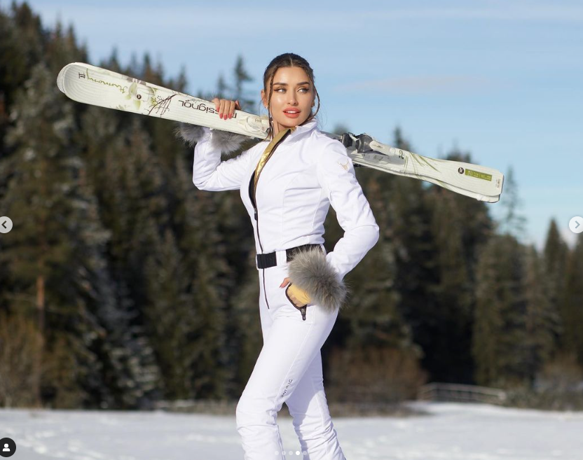 Саня Борисова ски-екип