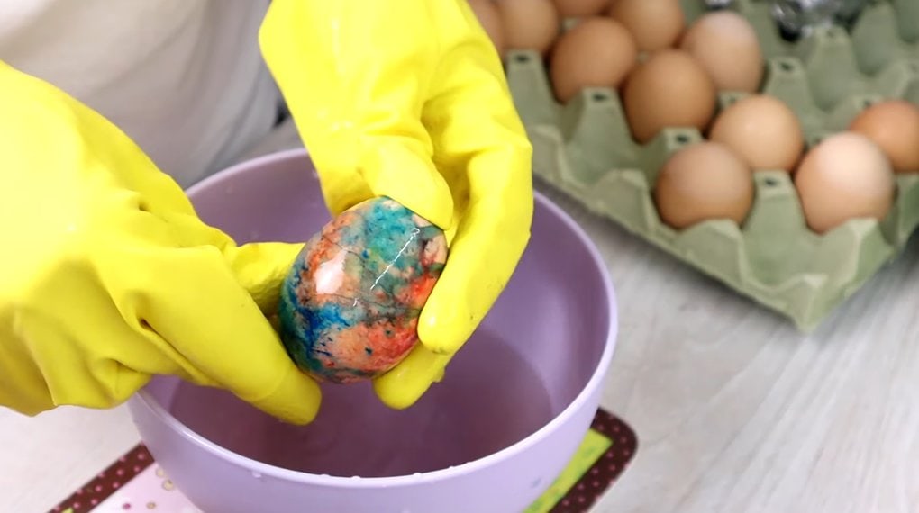 боядисани яйца на пара