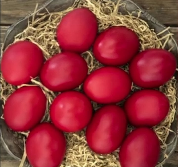 червени яйца Великден