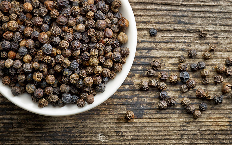 зърна черен пипер