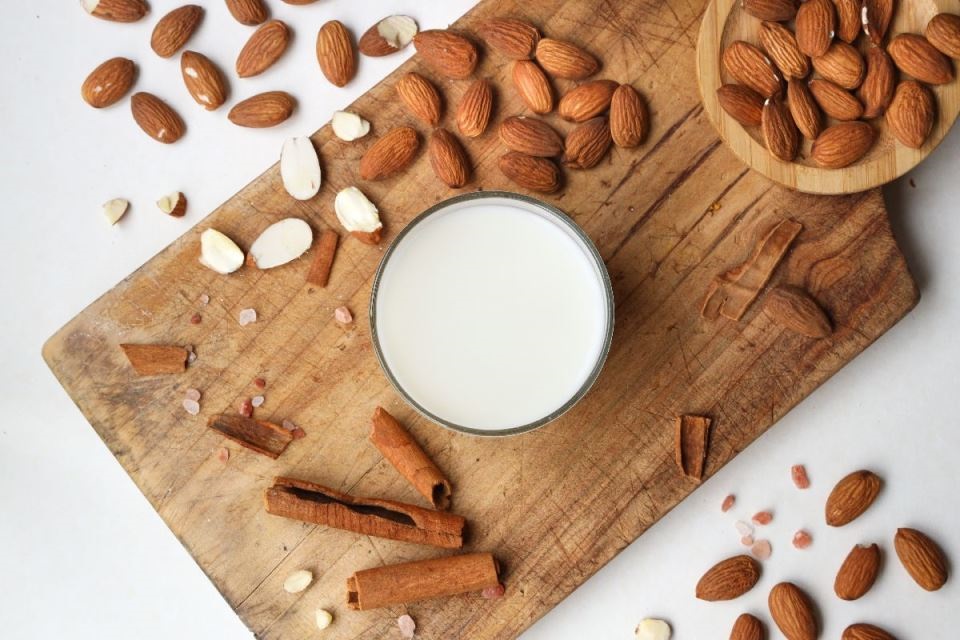 бадеми мляко