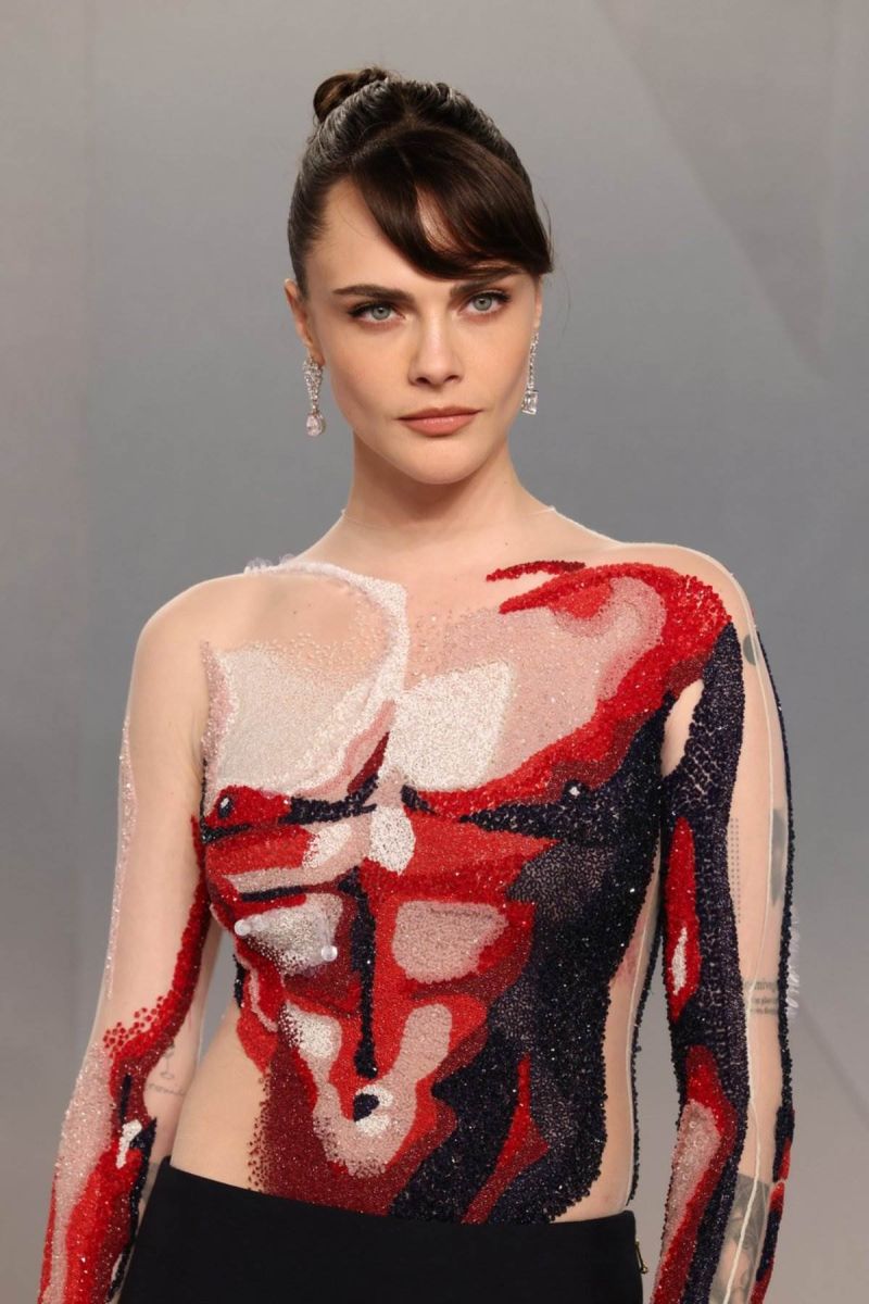 Кара Делевин рокля