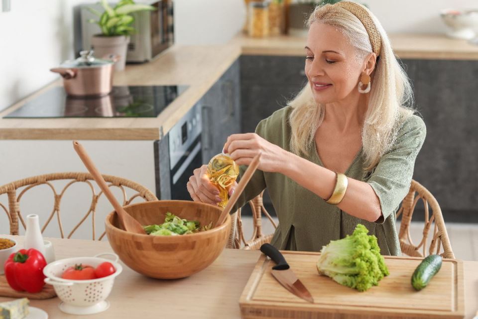 жена фиксирано хранене