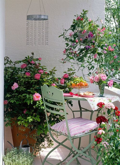 балкон с рози