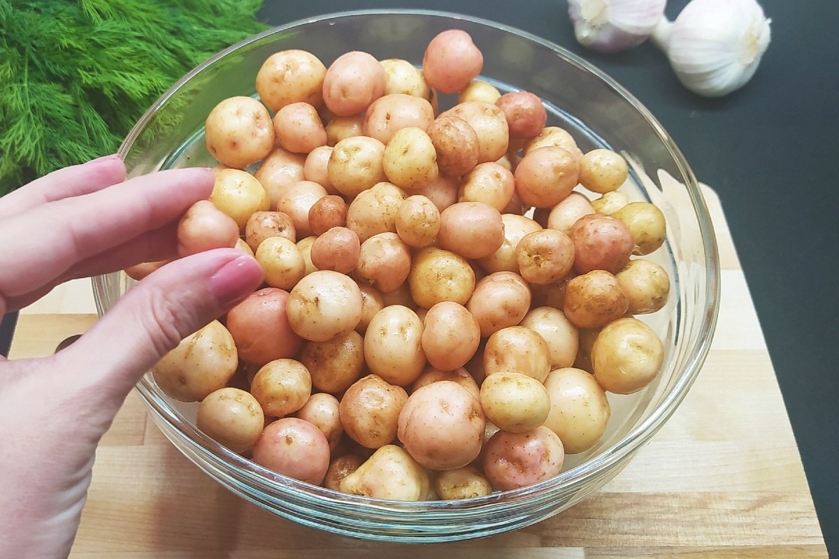 дребни пресни картофи