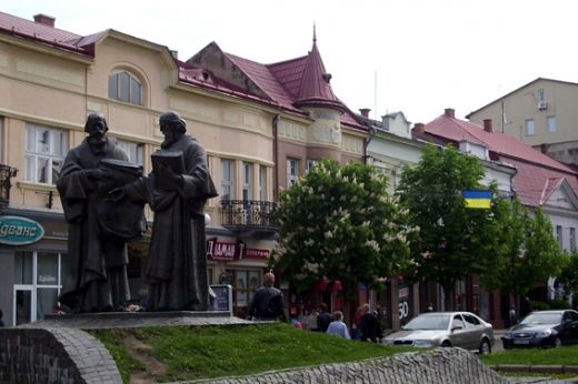 Паметникът на Кирил и Методий в Мукачево