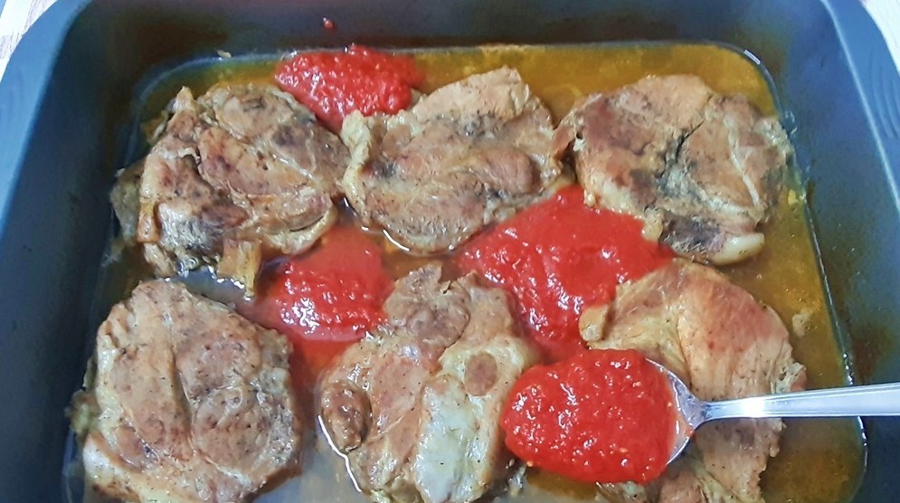 домати с чесън и месо