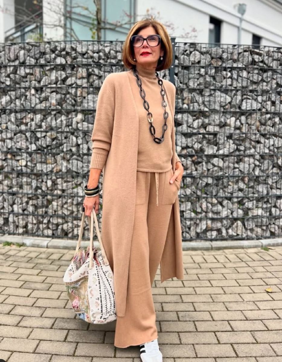 жена в бежово