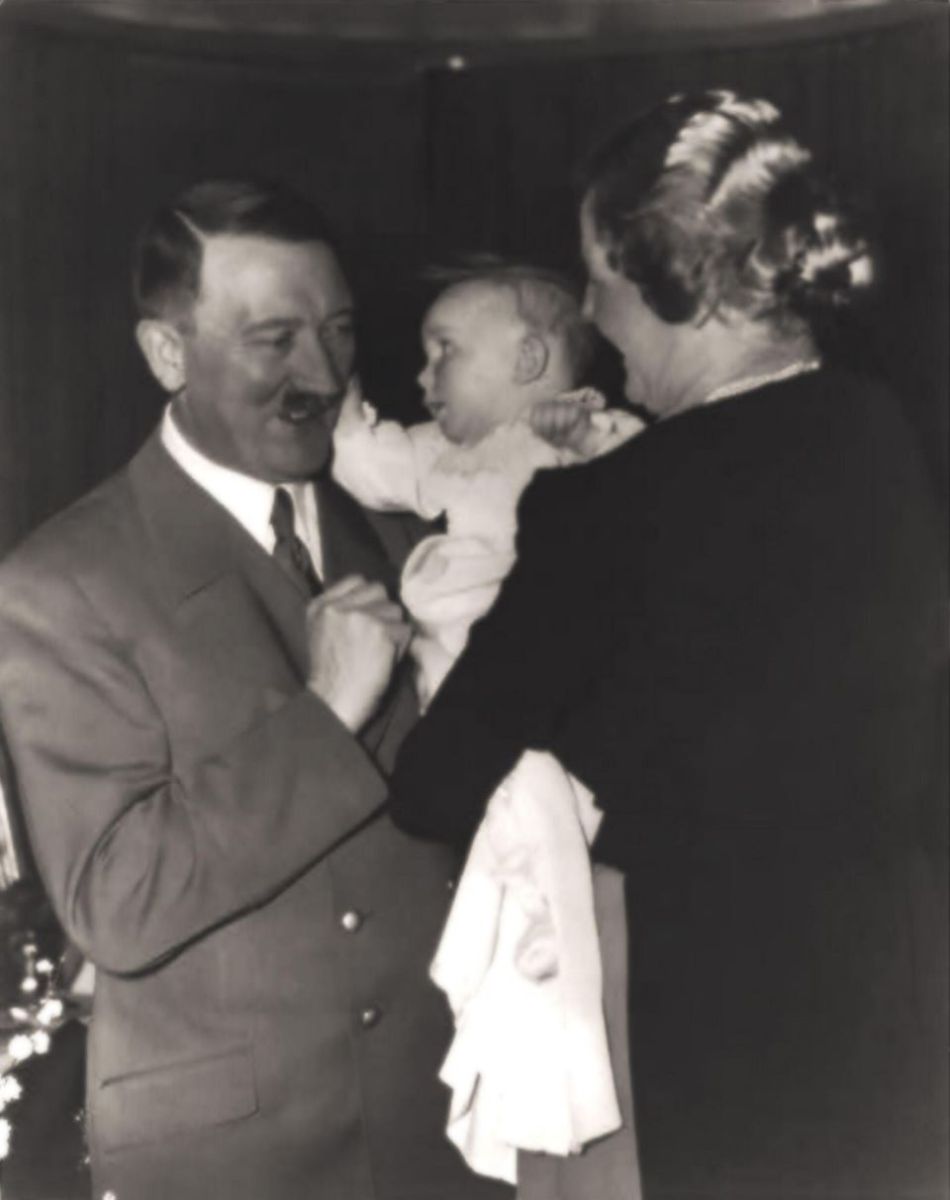 Хитлер бебе