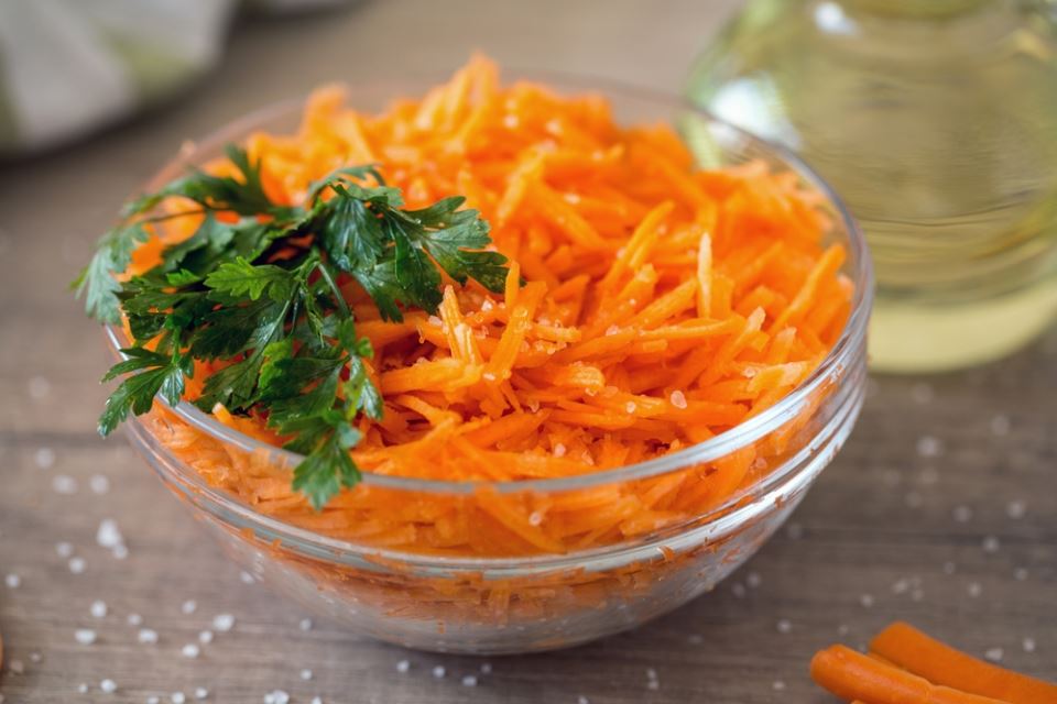 салата от моркови