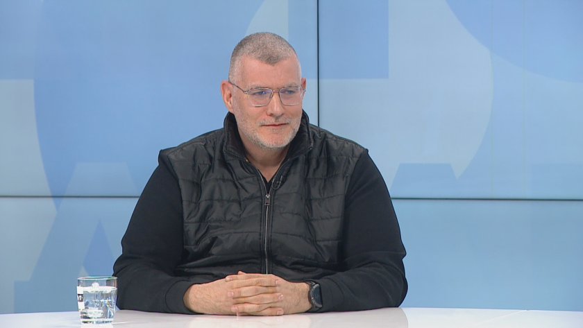 проф.Момеков