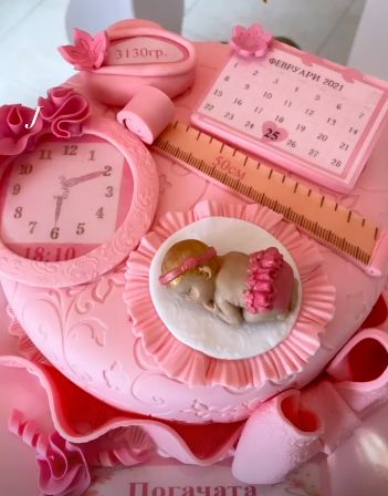 розова торта за бебе