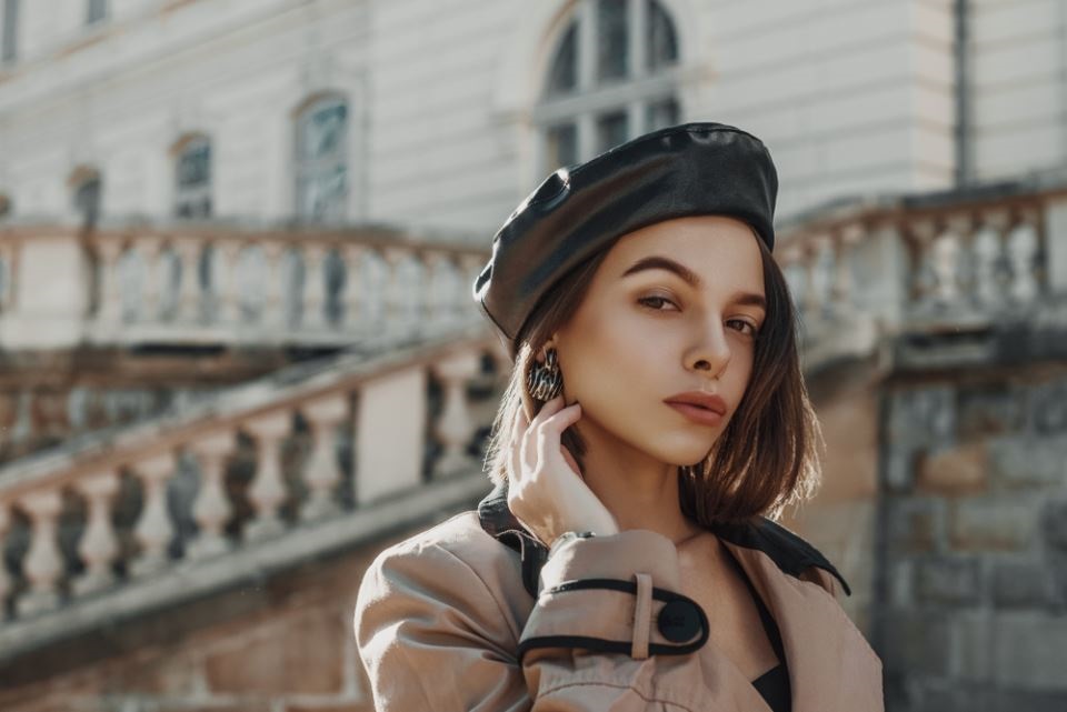 жена с барета