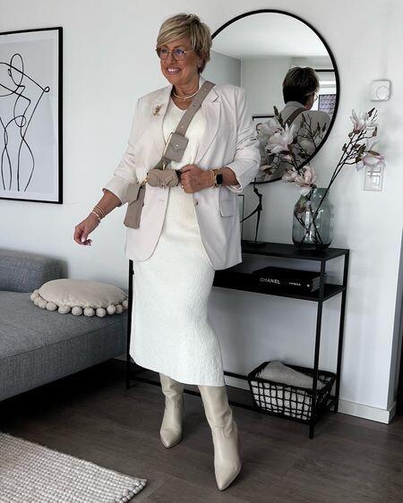 жена бял костюм